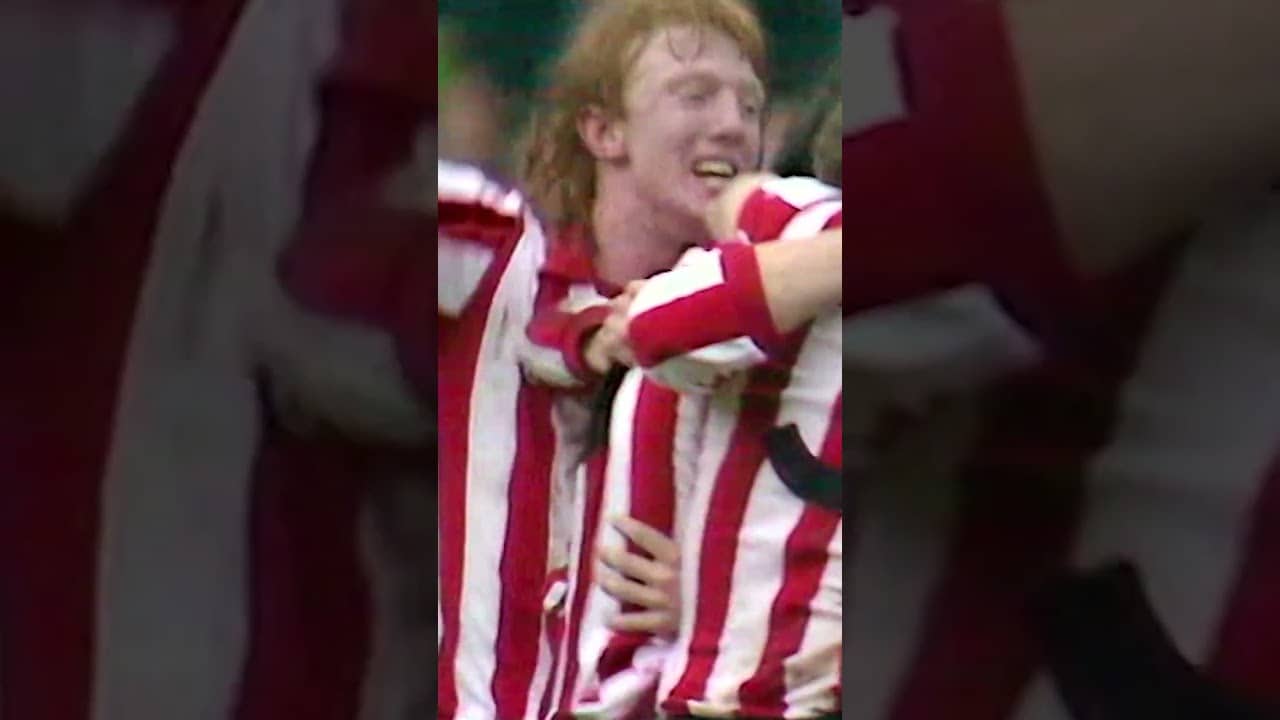"The underdogs are in the lead!" 🎙️ #football #sunderland #facup #leeds