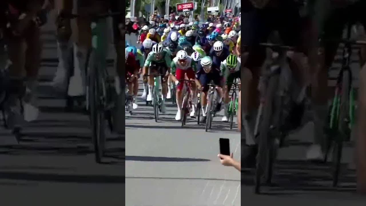 Perfect timing! 🔥 Aniołkowski times his sprint to perfection to win Stage 4 of the Tour of Türkiye!👏