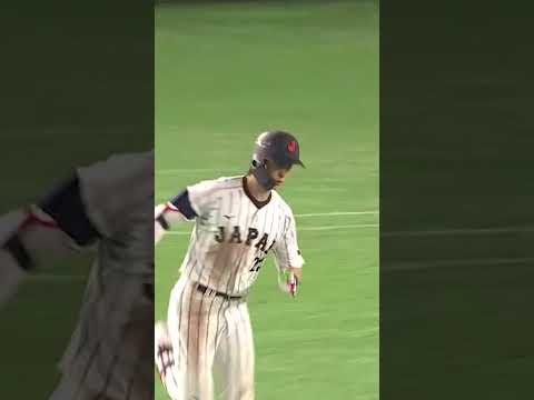 UKYO SHUTO 😤 He belts a 3-run shot to right for Team Japan! #WorldBaseballClassic