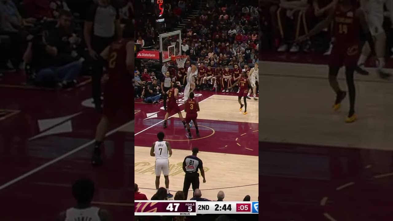 Micah Potter Powers to the Rim 😤