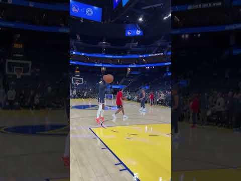 Bradley Beal warming up