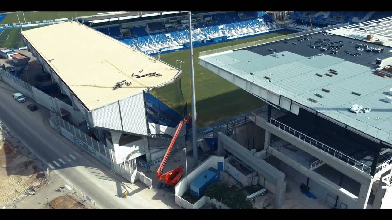 🔦 Le démontage des quatre mâts historiques du Stade Abbé Deschamps 🏟️