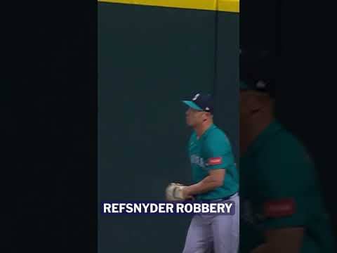 Rob Refsnyder leaps at the wall to make a TREMENDOUS catch! 😳