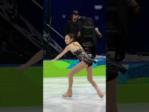 Yuna Kim 🇰🇷 with this iconic step sequence! 🖤⛸️