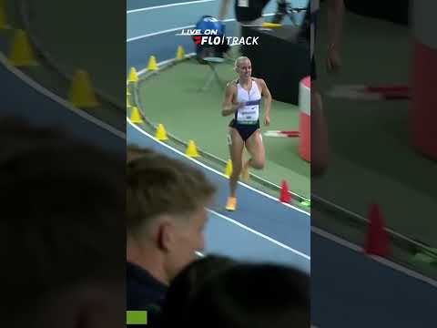 Keely Hodgkinson FINALLY gets the World Indoor 800m WR running 1:54.87, and smashing the previous WR