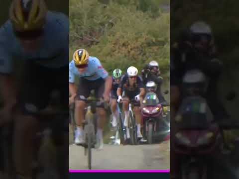 Remco Evenepoel sets off alone in pursuit of Pogacar 👀 Is anyone else getting deja-vu?