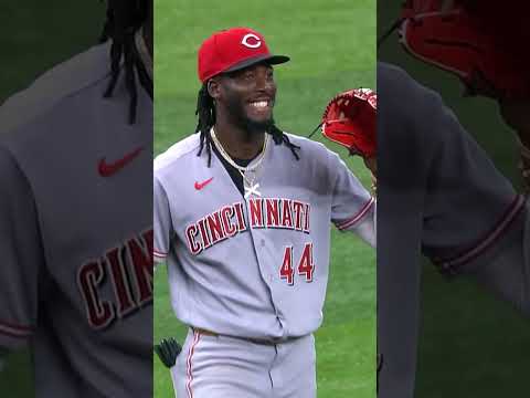 Elly De La Cruz robs Junior Caminero of a hit … And Junior doesn’t want to talk about it 😂