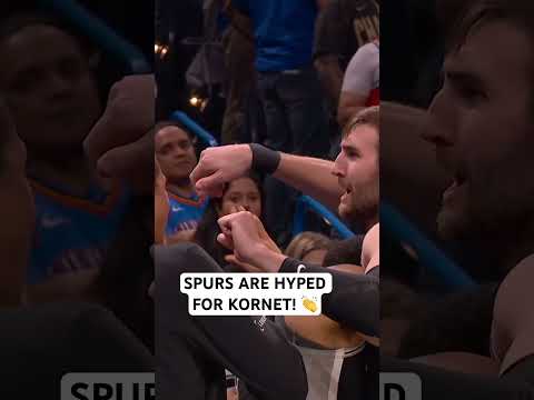 Entire Spurs team hype for Luke Kornet after his massive block!
