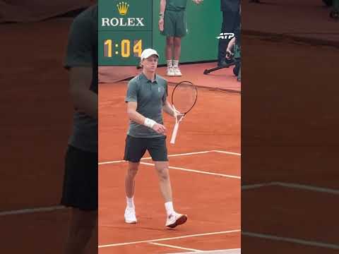 Sharp start for Sinner! 🦊