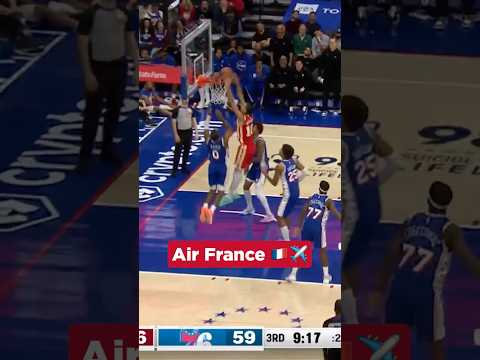 Zacch came flying in! #nba #hawks #dunk #zaccharierisacher