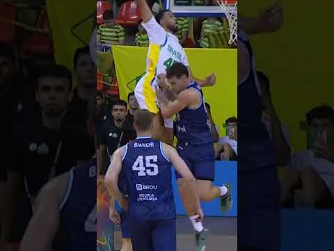 Somebody take a picture 📸 This might be the dunk of the century 😳 #AmeriCup