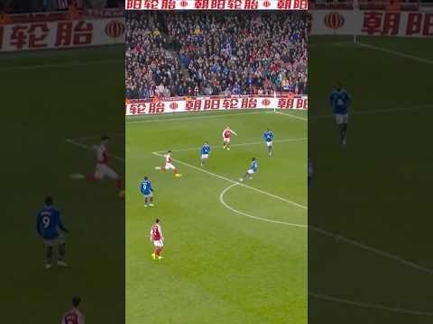 LONG GOAL IN OFF THE POST!