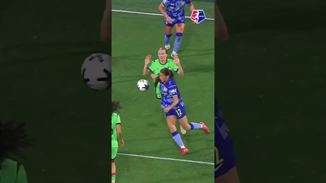 Full stretch 🙆‍♀️ Unreal save 🧤 Casey Murphy 🧱