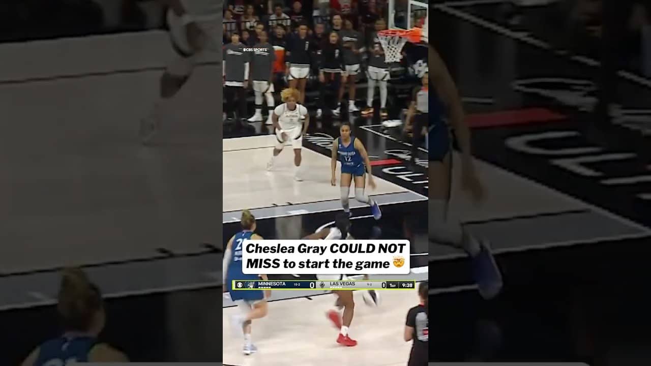 Chelsea Gray really went 4/4 from three in the first 5 minutes of the game in their win vs. Lynx 🤯