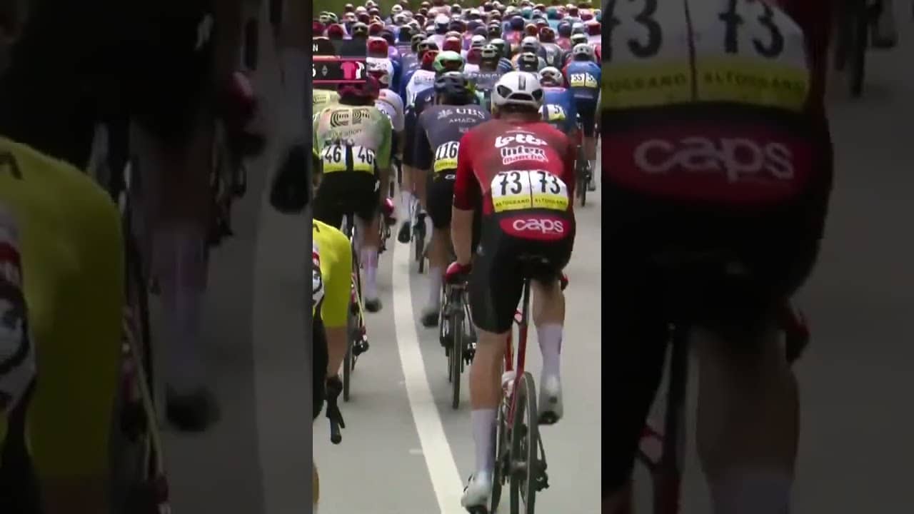 Different teams, but shared respect 🤝 Victor Campenaerts gives compatriot Arnaud De Lie a hand!