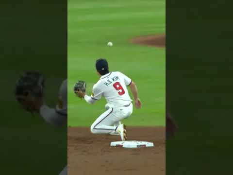 Nasim Nuñez evades the tag with a BRILLIANT swim move! 🏊