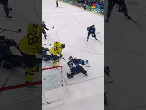 Anton Lundell comes up with a clutch goal line save for Team Finland  🏒🇫🇮