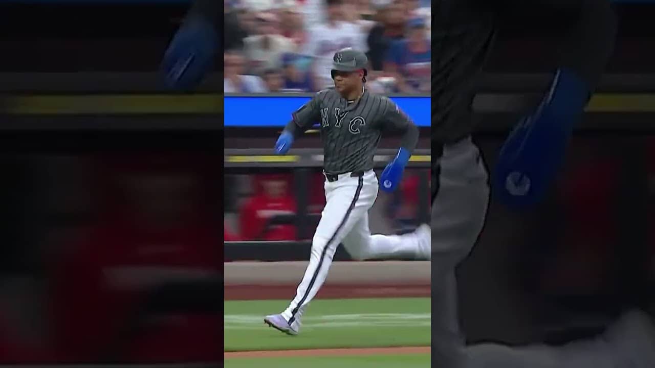 Francisco Lindor ties the game with a triple 😤 #baseball #mlb #sports #newyork #shorts