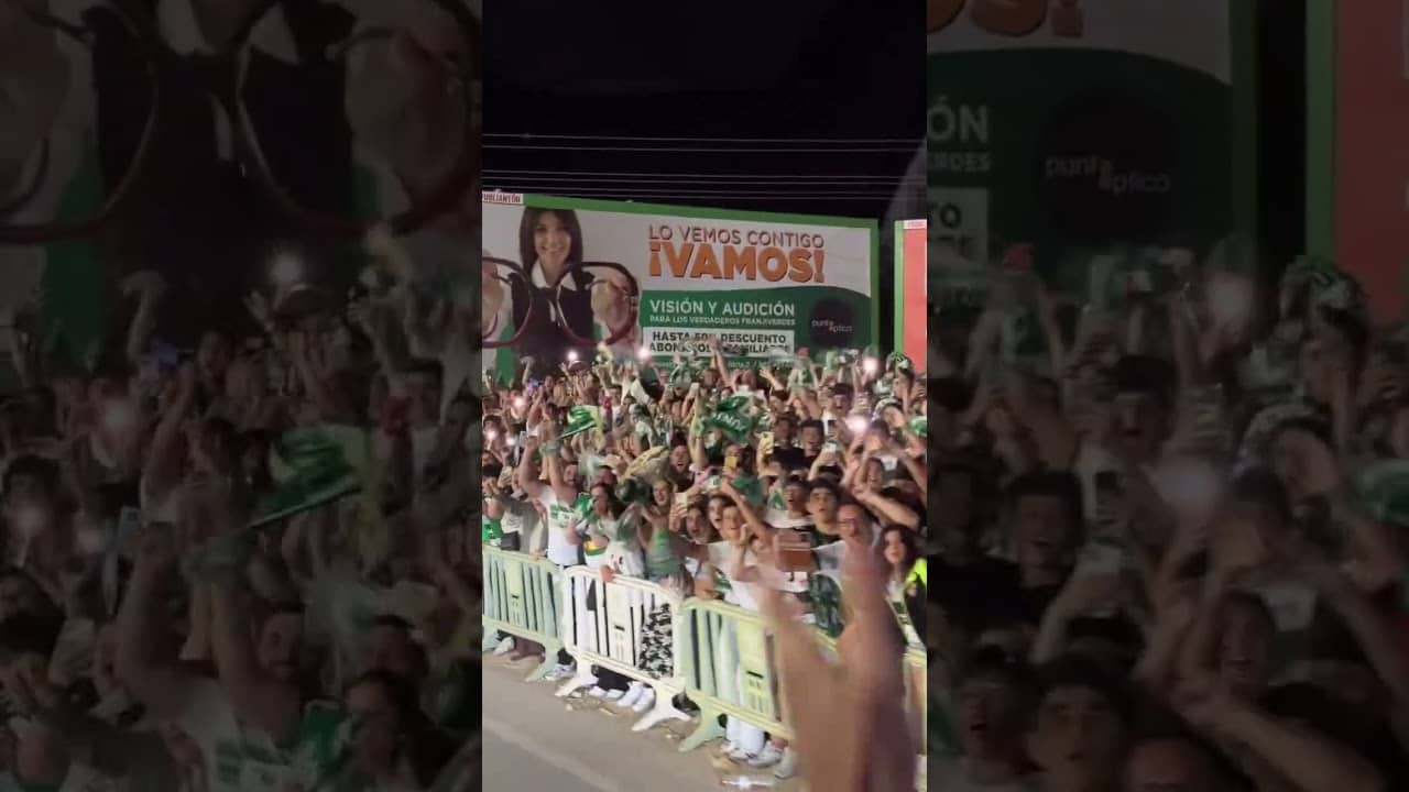 Casi las 4:00 de la mañana. ESTO ES ELCHE. 😎💚