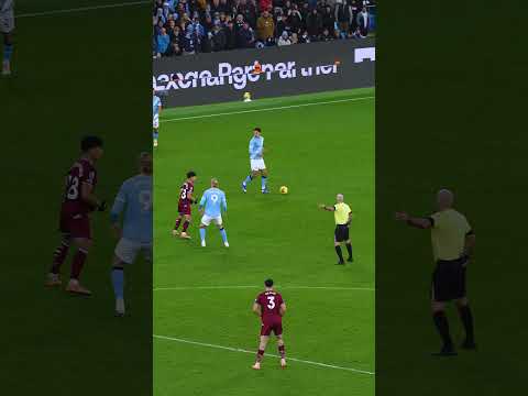 Reijnders is WAY too smooth with this 😭🌀 #reijnders #football #mancity #premierleague #shorts