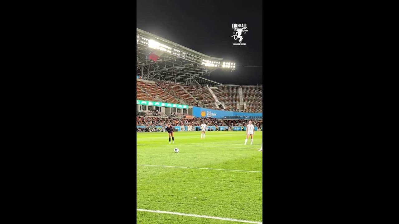 Taylor Flint scores against the Houston Dash