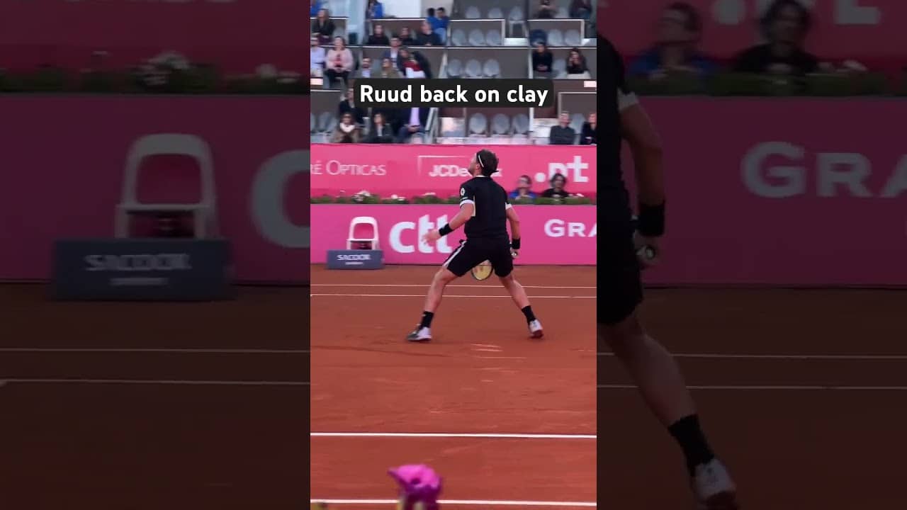 Is Casper Ruud the best claycourt mover in the world? Is he beating Joao Fonseca at the French Open?