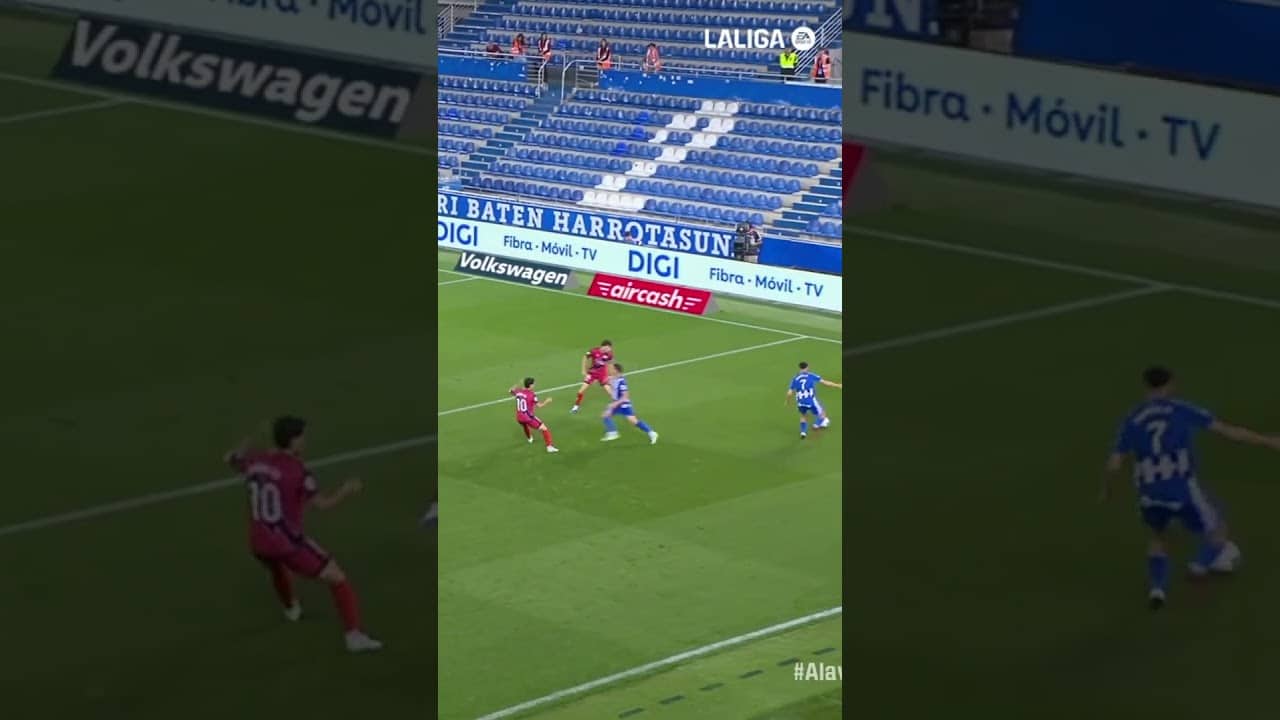 El detallito de Boyé aquí... #Laligahighlights #AlavésRayo