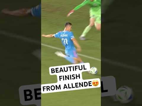 Messi NO LOOK ASSIST😳