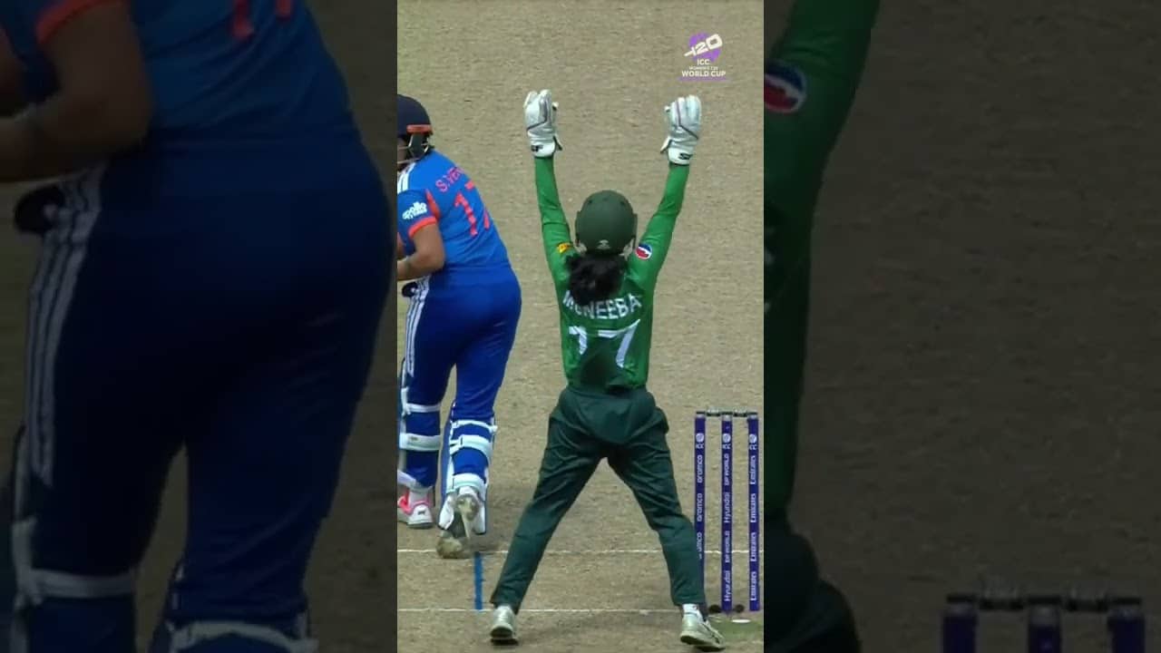 Sadia Iqbal strikes in the first over to remove Shafali Verma 👏 #T20WorldCup