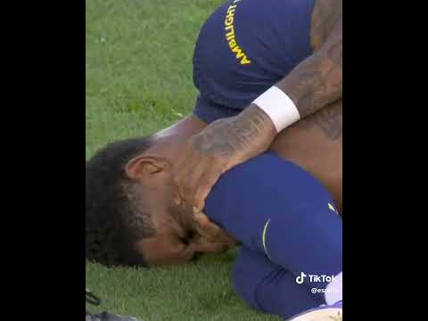 Hansi Flick was stunned when Marcus Rashford went down grabbing his knee in just a scare 😬