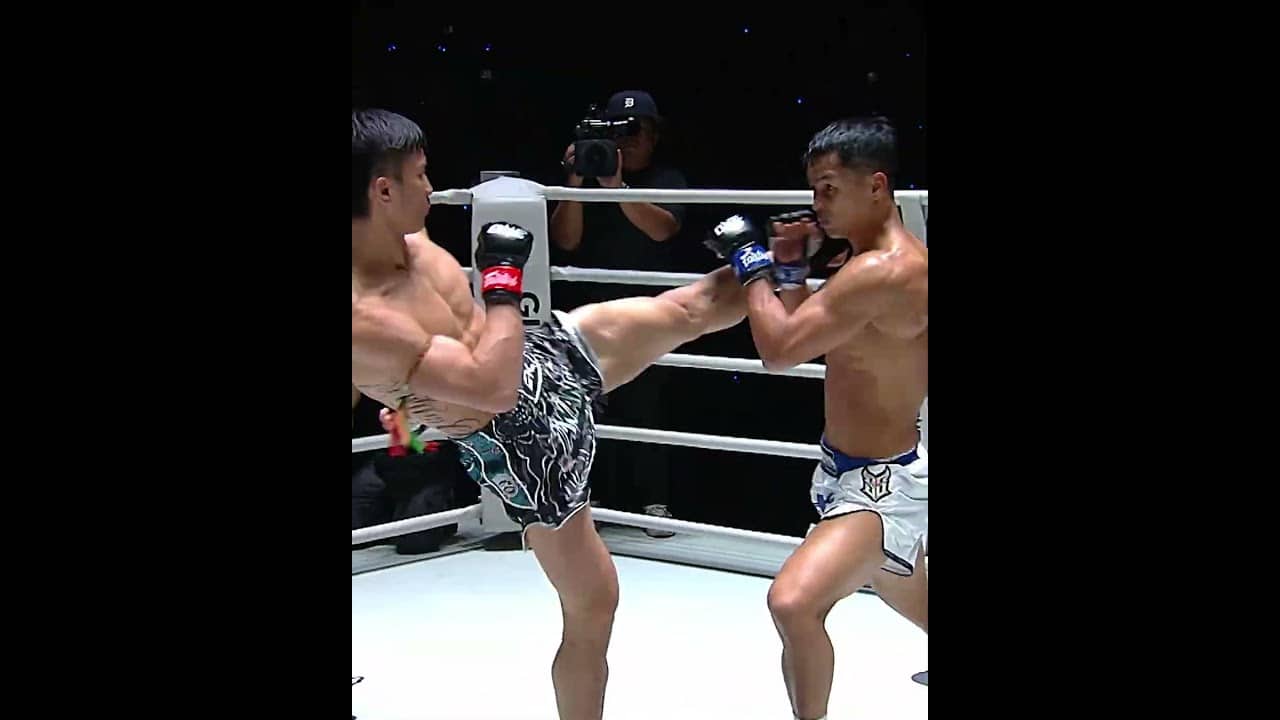 The first fight between Tawanchai and Superbon was EPIC, and we've captured all the best moments!