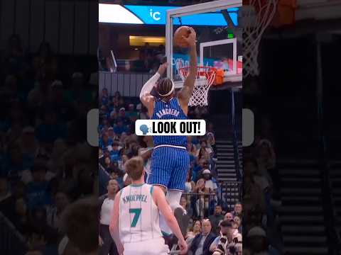 Paolo Banchero takes flight! ✈️