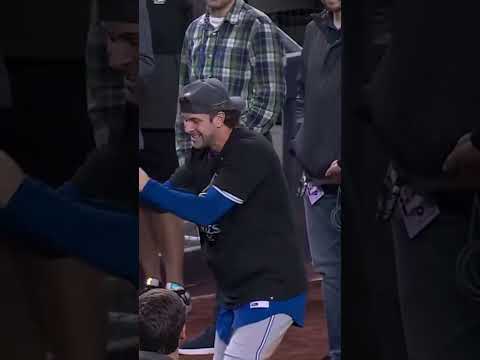 It’s not a team picture without Ernie Clement! #Postseason #ALDS #ALCS #BlueJays #Toronto #MLB