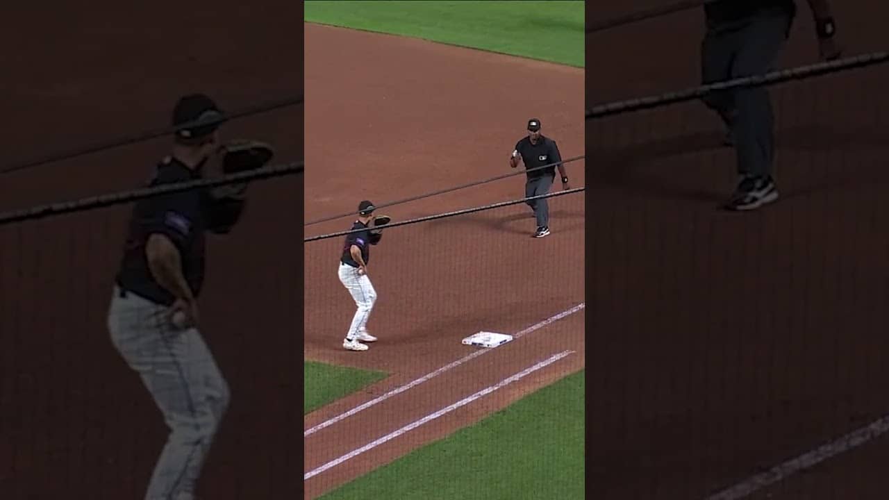 Quick spin and throw to first for the out 👏 #mlb #mets #baseball #sports #highlights #pitcher
