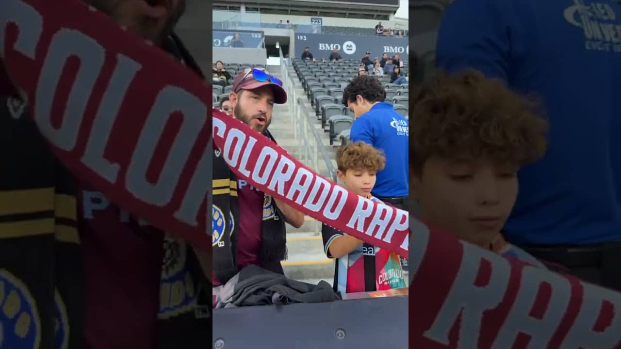 BURGUNDY & BLUE IN BLACK & GOLD TERRITORIY