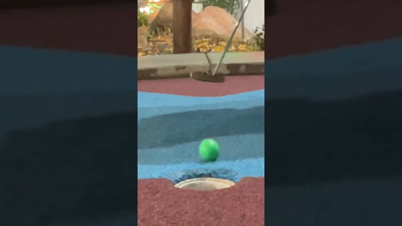 Merry Christmas !  #golf #minigolf #golfland #golfskill #puttingtips #ping
