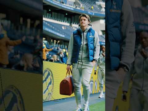 Conor Gallagher arriving for his Spurs debut 👋