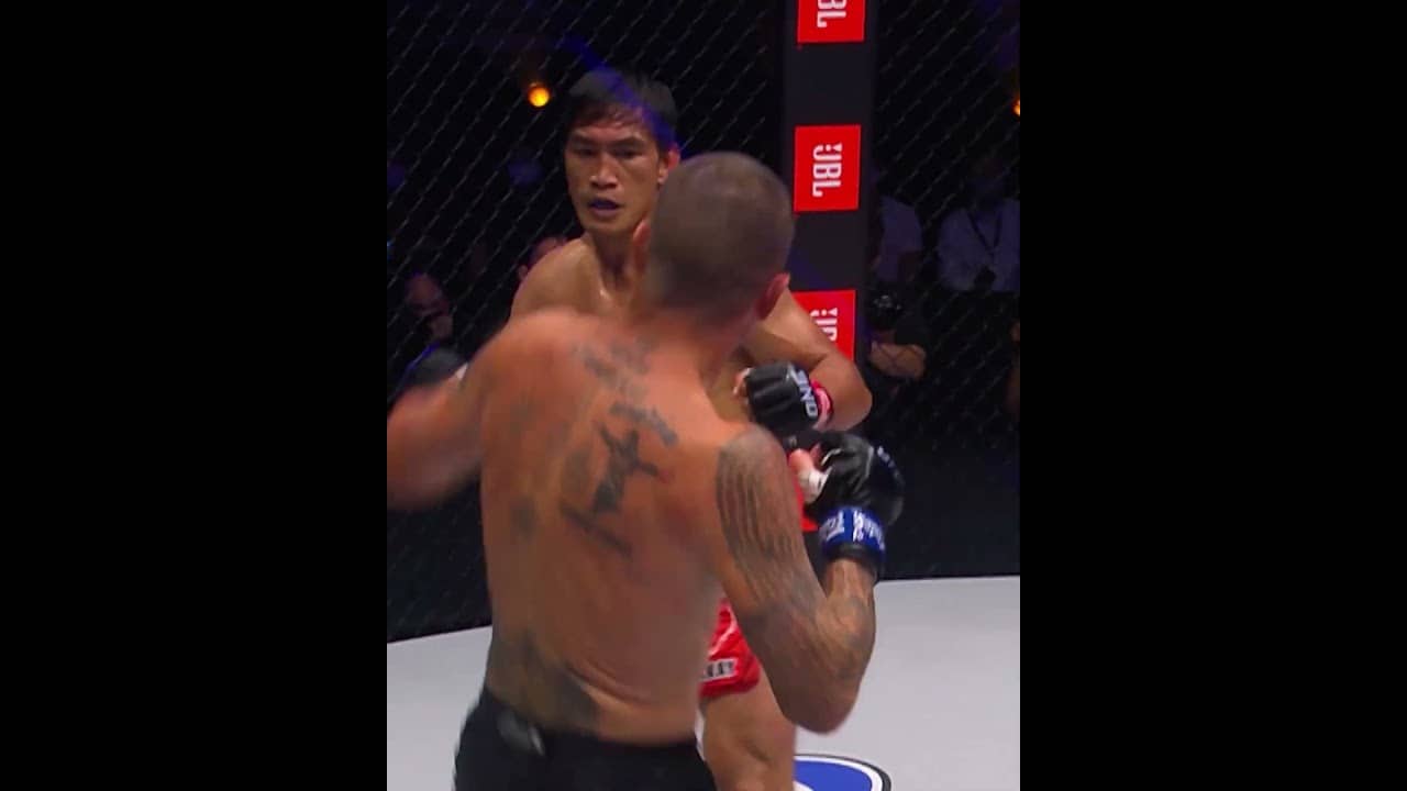 LEGENDARY 🔥 Eduard Folayang’s clash with Muay Thai icon John Wayne Parr was ICONIC!
