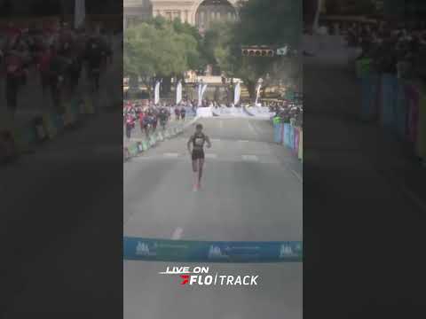 Kellyn Taylor SHATTERS the Austin Marathon Course Record, and runs 2:33:29 to win