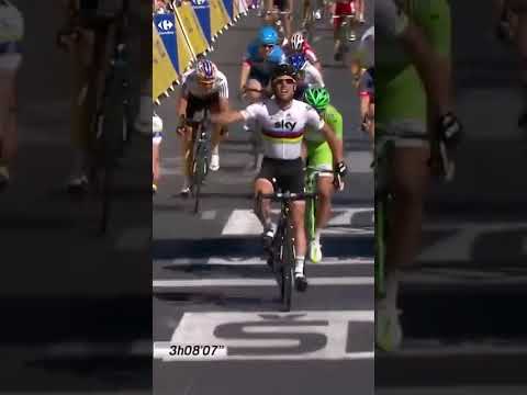 Wiggins in yellow. Cavendish in the rainbow jersey. One legendary win on the Champs-Élysées 🔥