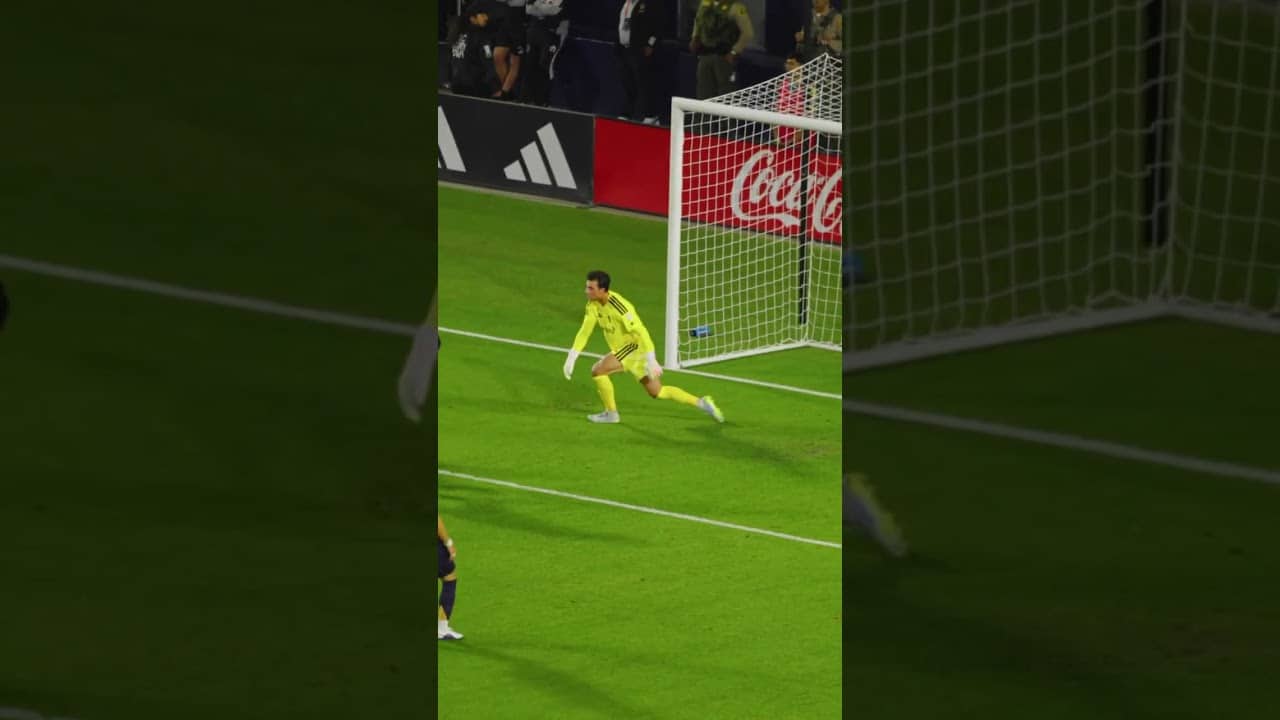 INSANE JT Marcinkowksi SAVE 🧤 #lagalaxy #mls