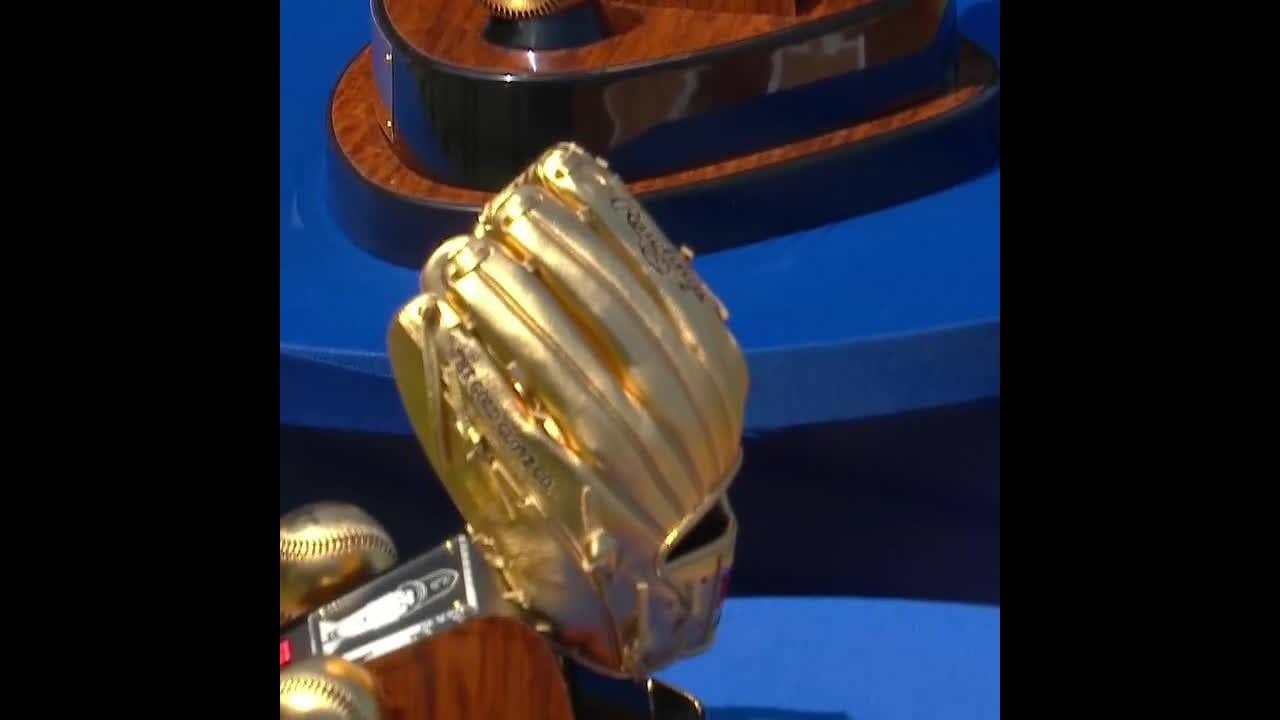 Cubs' Ian Happ, Nico Hoerner & PCA receive their Golden Glove awards 🏆