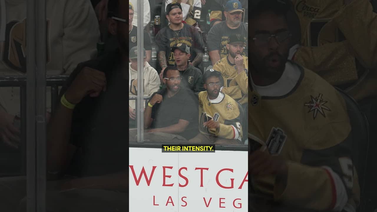 D'Angelo Russell in on the excitement at Game 4 🎙️