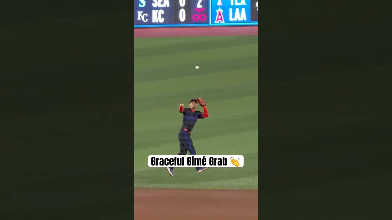 Andrés Giménez with a graceful grab 😁👏 #MLB #BlueJays