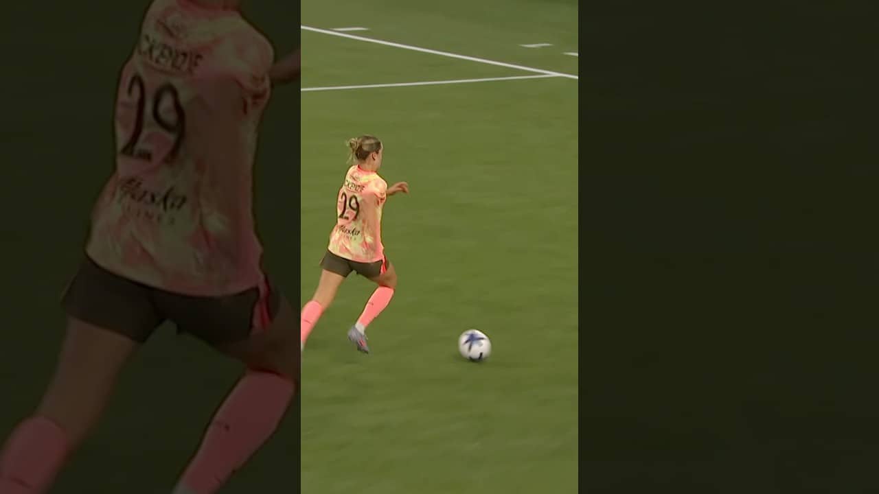 Mallie McKenzie opens her NWSL account in front of the Portland faithful ⚽️