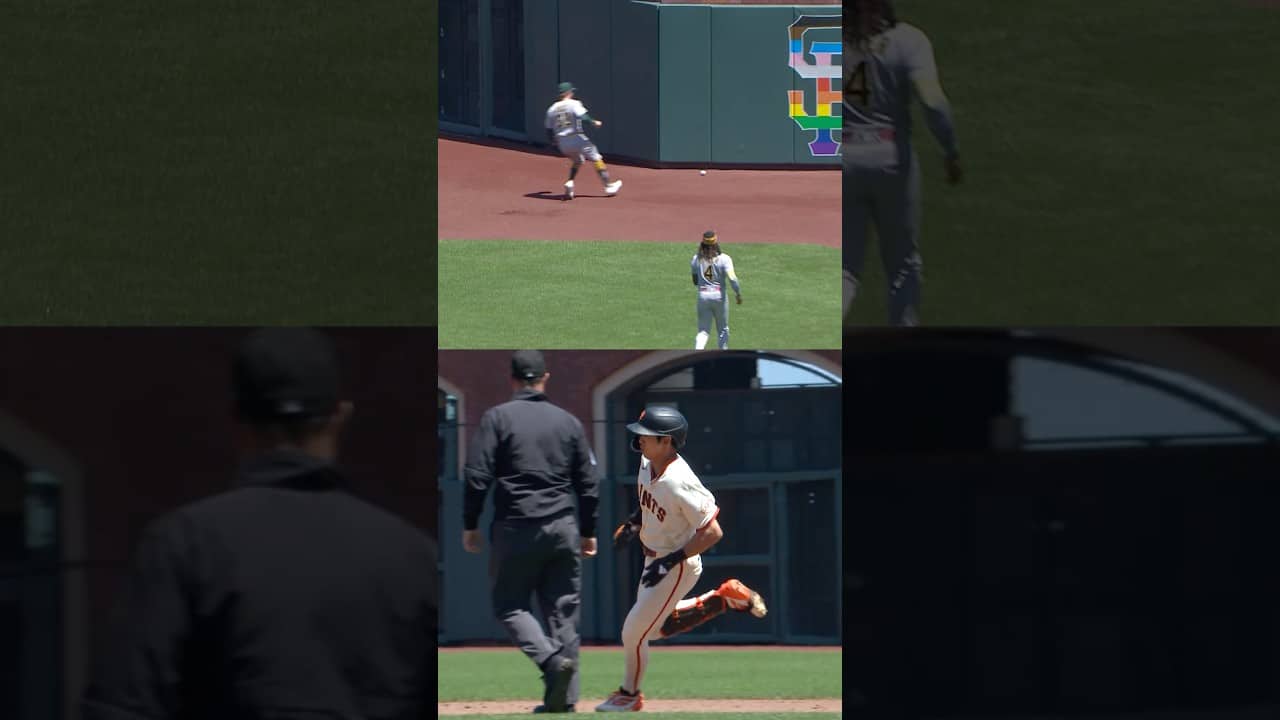 Jung Hoo Lee clears the bases with a triple!