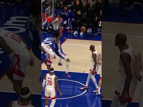 Kelly Dunks Through the Contact! 💪