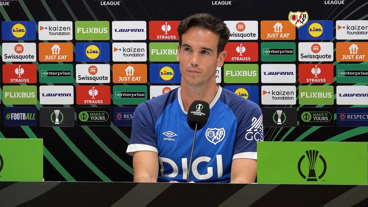Íñigo Pérez en la rueda de prensa del Media Day de la final de la UEFA Conference League