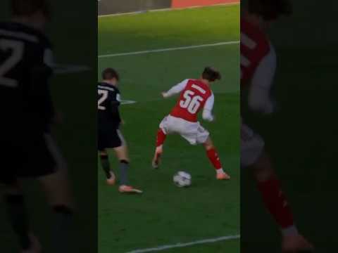 ARSENAL WONDERKID SCORES WONDER GOAL!