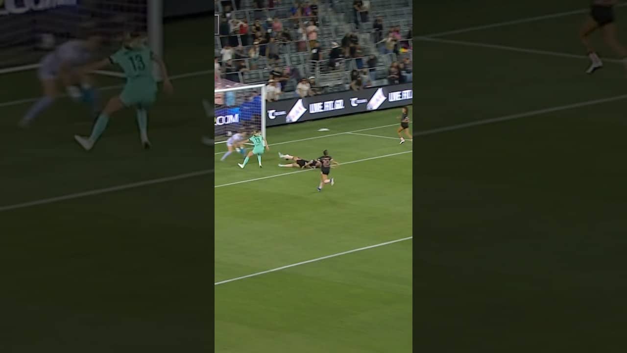 Emily Sams stepping up with perfect timing 😤🛡️